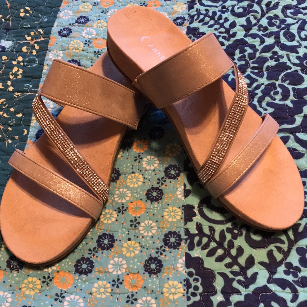Beautiful gold Anne Klein sandals! Size 10